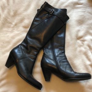 ECCO heeled leather boot.